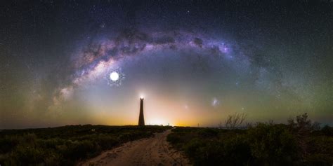 Eye of Sauron with Milky Way backdrop : lotr