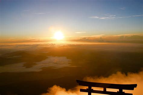 Hiked up Mt. Fuji to see the sunrise. [OC] : r/japanpics