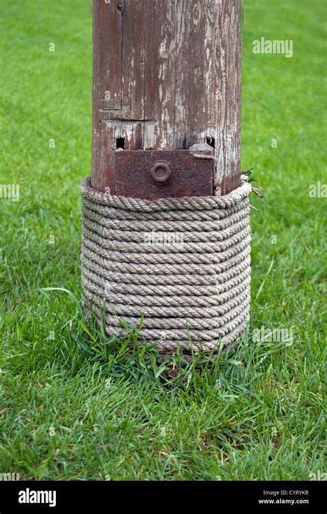 Wood post directional sign hi-res stock photography and images - Alamy