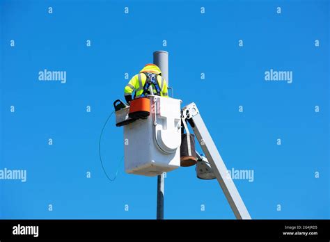 Installing a street light hi-res stock photography and images - Alamy