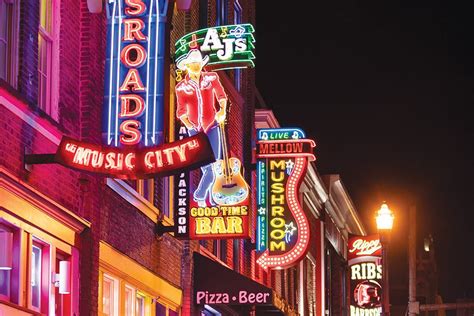 Nightlife on Broadway | Nashville, Tennessee | LongWeekends Magazine