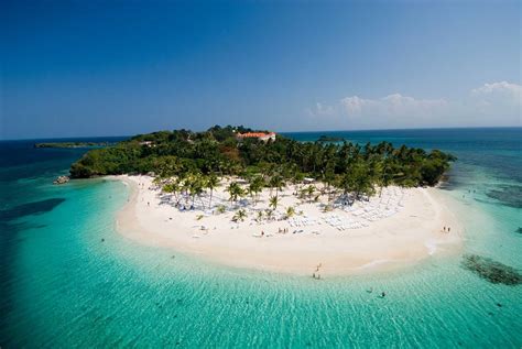 22 Best Beaches in The Dominican Republic -Top Places for Fun in the Sun - Hitchviking