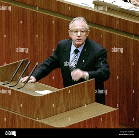 Erich mielke präsident -Fotos und -Bildmaterial in hoher Auflösung – Alamy