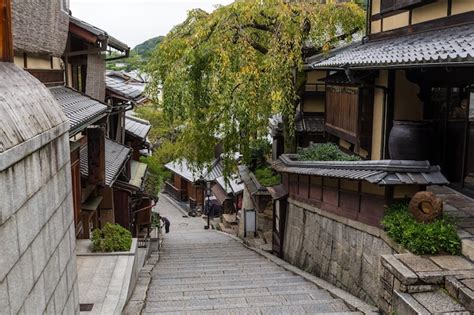 Premium Photo | Kyoto in the higashiyama district