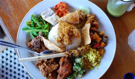 7 must-try dishes in Bali | where to eat local food | Honeycombers Bali