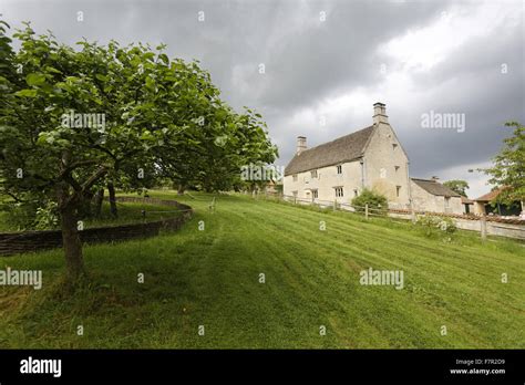 Woolsthorpe Manor, Lincolnshire. Woolsthorpe was home to the world ...