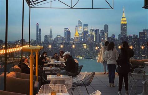 7 Best Rooftop Bars in Williamsburg | Enjoy Travel