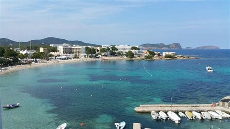 Beautiful sandy beach with crystal clear water - Playa de Es Canar, Es ...