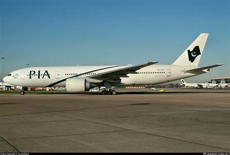 AP-BGK PIA Pakistan International Airlines Boeing 777-240ER Photo by ...