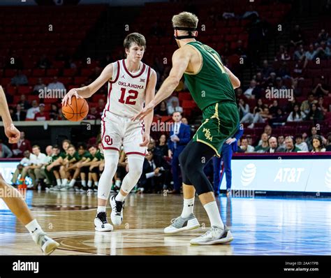 Norman, Oklahoma, USA. 18th Nov, 2019. The Oklahoma Sooners and their ...