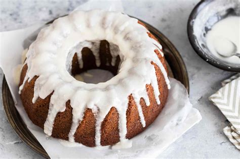 Add Panache to Your Baked Goods With This Basic Vanilla Icing | Recipe | Glaze for cake, Vanilla ...