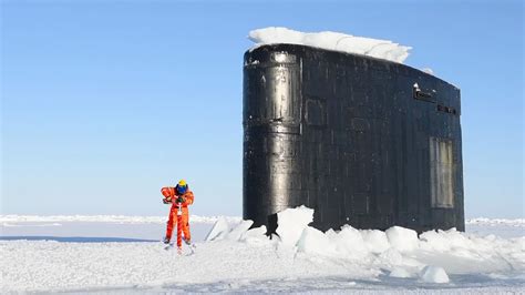 Gigantic $2 Billion US Submarine Gets Stuck in Ice - YouTube