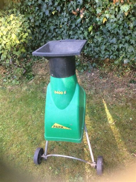 Garden shredder - powerful 2400w -up to 40mm branches -user manual | in Gravesend, Kent | Gumtree