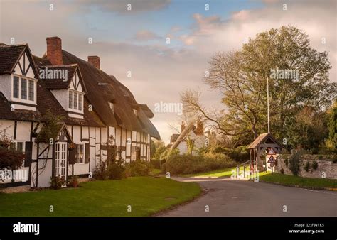 Thatched cottages at Welford on Avon, Warwickshire, England Stock Photo - Alamy