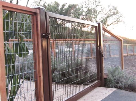 Hog Wire Fence Gate | Arbor Fence, Inc.