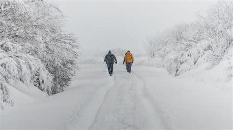 5 Tips for Winter Hiking - NutritionHQ