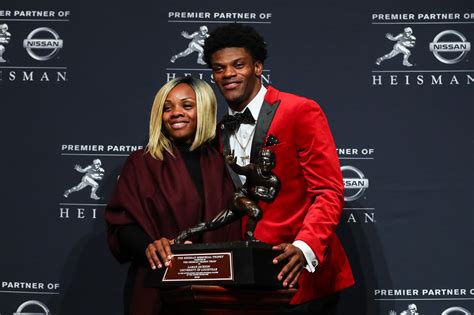 Lamar Jackson's mom leading Ravens contract talks