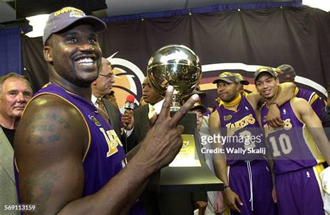 Shaquille O'neal Trophy Photos and Premium High Res Pictures - Getty Images