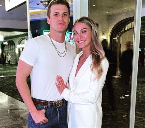 When did Parker McCollum get engaged to his girlfriend? fiancé, Net worth