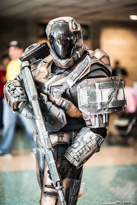 Spartan Cosplay from Halo Reach The previous pinner thought it was from Halo Wars ...