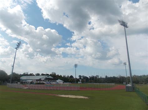 Prasarana Sukan Di Universiti Utara Malaysia: Padang Bola Sepak dan Trek Balapan