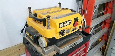 DeWalt DW735 vs. DW735X (What is The Best Benchtop Planer?) - Top Picks for Him