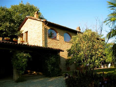 La Rocca Vineyards B & B Has Outdoor Dining Area and Balcony - UPDATED ...