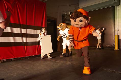 Browns mascot: Why did Cleveland paint Brownie the Elf logo into midfield? What’s the history ...
