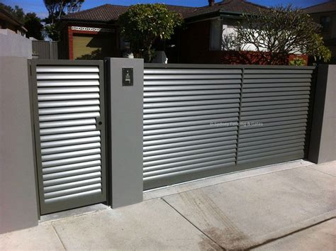 Aluminium-louvre-sliding-gate-and-single-swinging-gate | Entrada da casa, Portões modernos ...