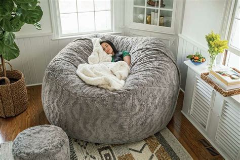 Stamford furniture maker Lovesac becomes public company