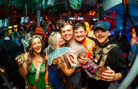 Doing a Halloween Bar Crawl? Follow These Tips for Maximum Fun