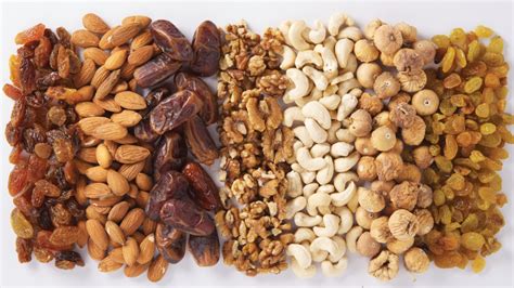 The Health Benefits of Nuts and Raisins: A Nutrient Powerhouse | Good ...