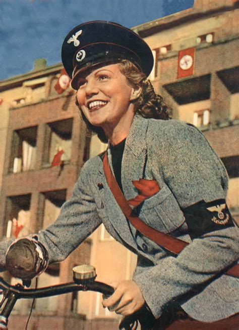 Fashion and style in World War II, 1939-1945 - Rare Historical Photos