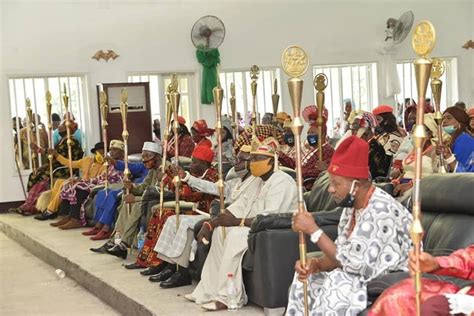 Abia State Traditional Ruler Distributes Palliatives To 1,000 Subjects