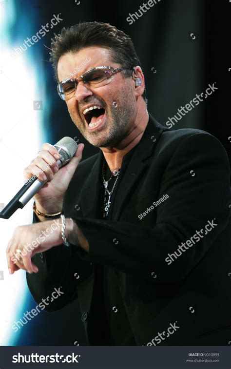 George Michael In Concert Stock Photo 9010993 : Shutterstock