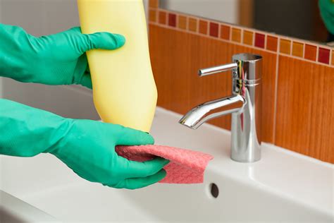 Bathroom Cleaning | A man cleaning a bathroom using a rag an… | Flickr