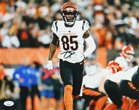 Tee Higgins Signed Bengals 11x14 Photo (JSA) | Pristine Auction