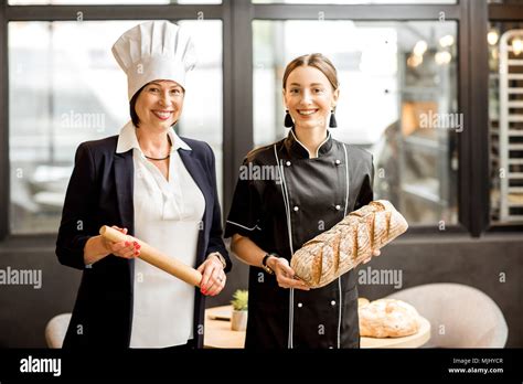 Female shop assistant uniform hi-res stock photography and images - Alamy