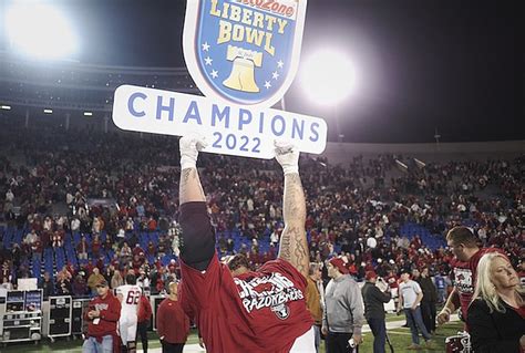 Wacky in Memphis: Hogs hold on, win Liberty Bowl in 3 OTs | Whole Hog ...