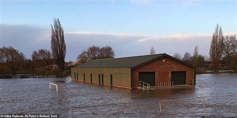 Flood-hit Yorkshire residents slam £30m defences that make 'NO ...