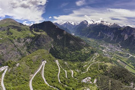 The 21 turns of Alpe d'Huez | English