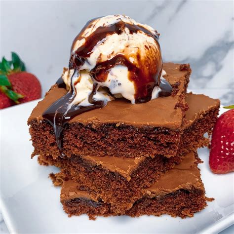 Easy Sheet Pan Brownies | Modernmealmakeover.com