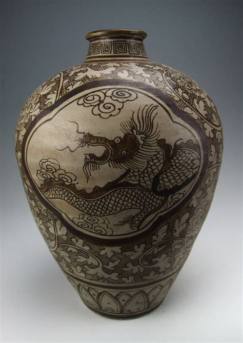 RARE SONG DYNASTY JIZHOU WARE PORCELAIN VASE WITH DRAGON DECO