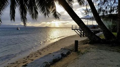 10 Best Fiji Honeymoon Resorts & Planning Guide