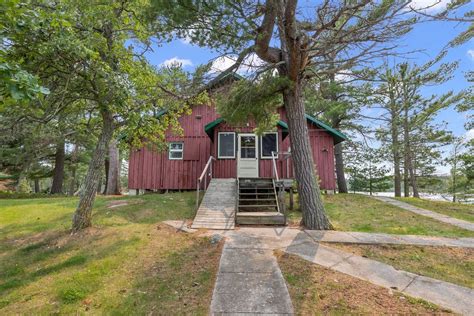 Cabins — Tamarack Island Wilderness Lodge