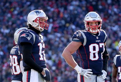 Rob Gronkowski returns from retirement to reunite with Tom Brady on Tampa Bay Buccaneers