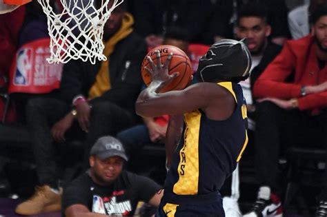 NBA All-Star Weekend: Missed dunks eliminate Victor Oladipo in Dunk Contest