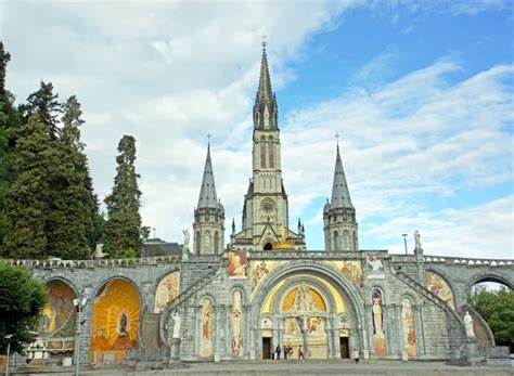 BREAKING: Hostage situation and bomb disposal incident in Lourdes ...