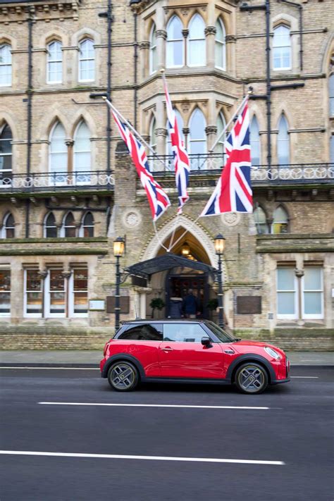 MINI Cooper SE in Oxford (06/2023).