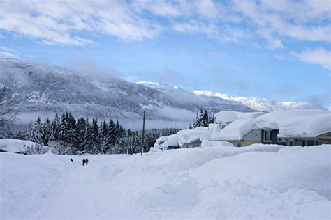 B.C. First Nation evacuates 700 residents after heavy snowfall | CTV News